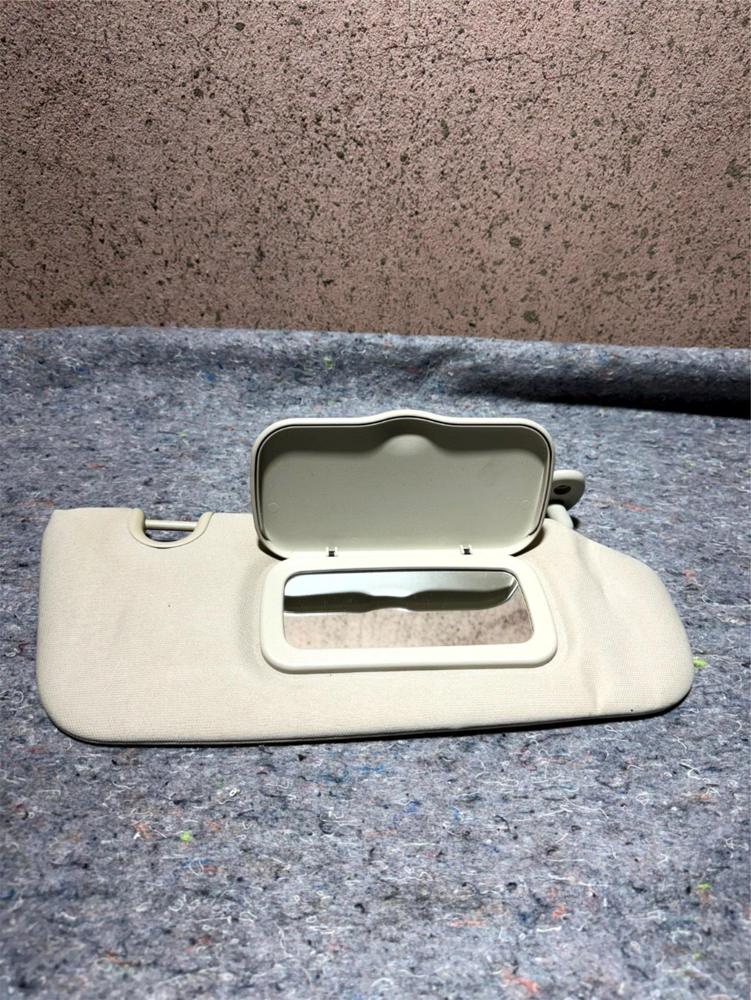2007-2017 Jeep Patriot Passenger Sun Visor Beige OEM – photo 1