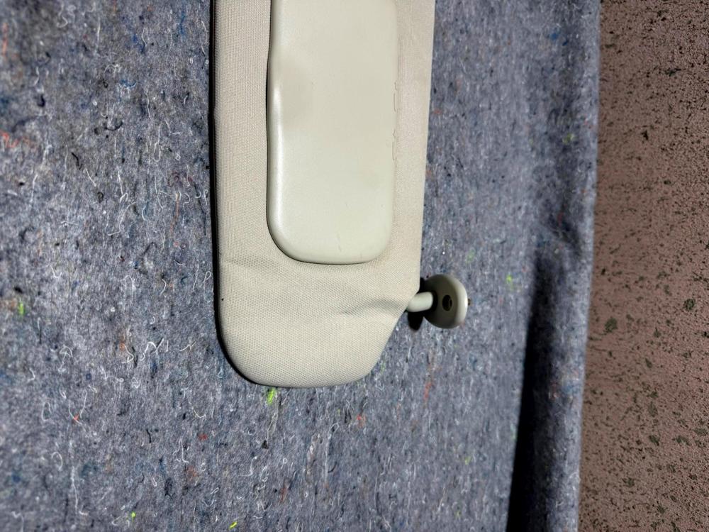 2007-2017 Jeep Patriot Passenger Sun Visor Beige OEM – photo 3