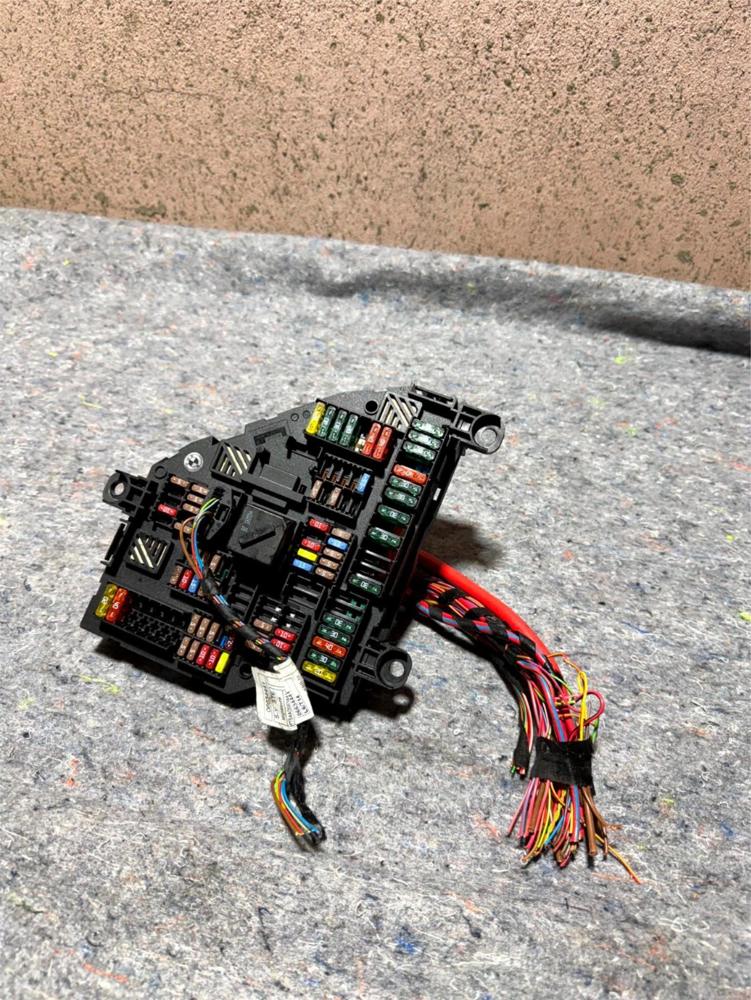 11-17 BMW F01 740LI 750I Rear Trunk Power Fuse Box Relay Module 9234442301 OEM – photo 1