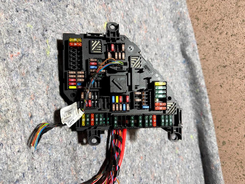 11-17 BMW F01 740LI 750I Rear Trunk Power Fuse Box Relay Module 9234442301 OEM – photo 3