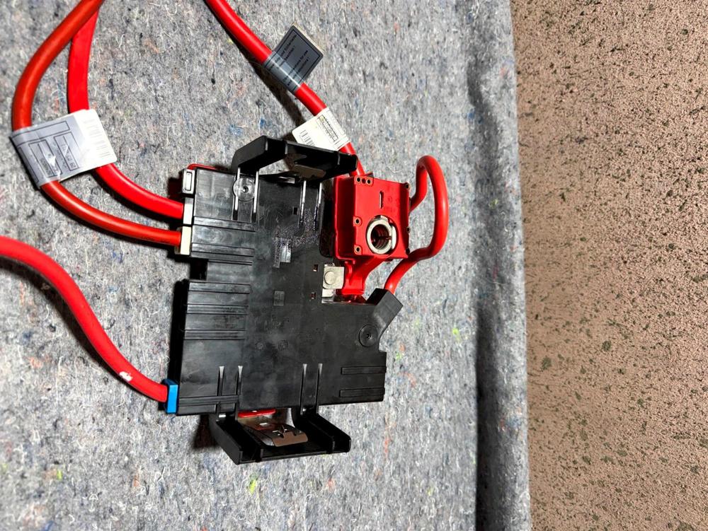 OEM BMW F02 F06 F10 F12 F13 G30 M5 M6 Battery Rear Power Distribution Fuse Box – photo 2