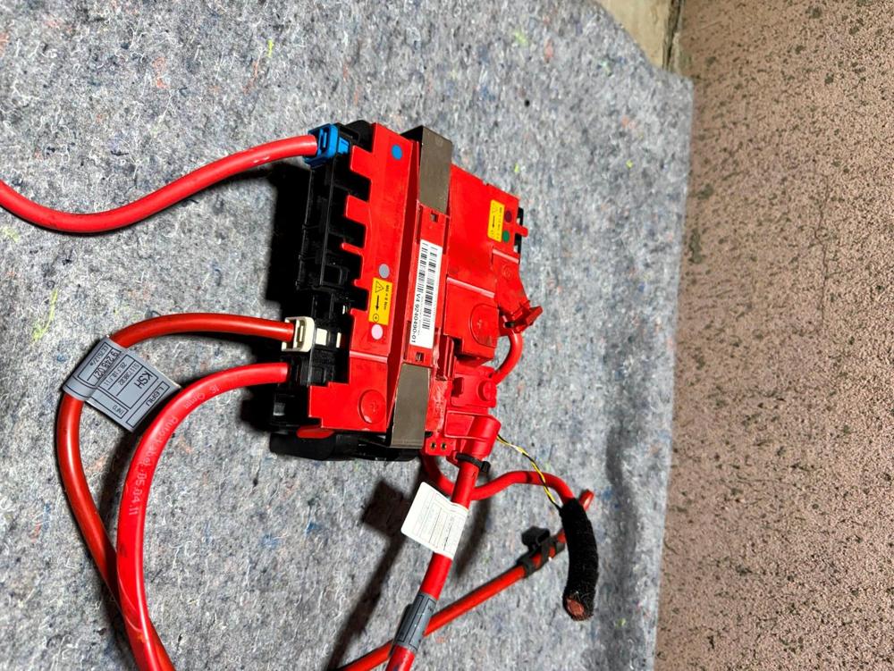 OEM BMW F02 F06 F10 F12 F13 G30 M5 M6 Battery Rear Power Distribution Fuse Box – photo 3