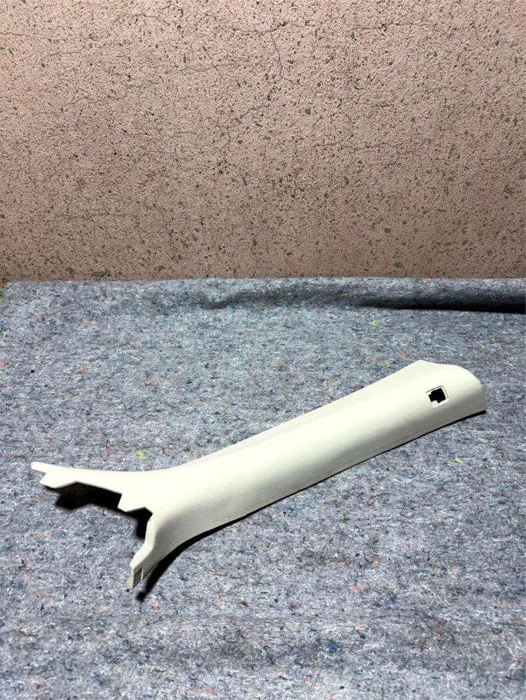 2010 Jeep Ocmpass Patriot a Pillar Windshield Trim Passenger RH 2007-2017 – photo 1