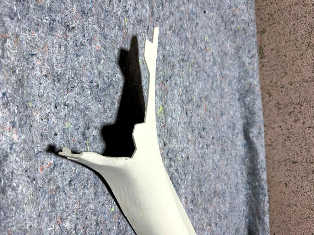 2010 Jeep Ocmpass Patriot a Pillar Windshield Trim Passenger RH 2007-2017 – photo 4