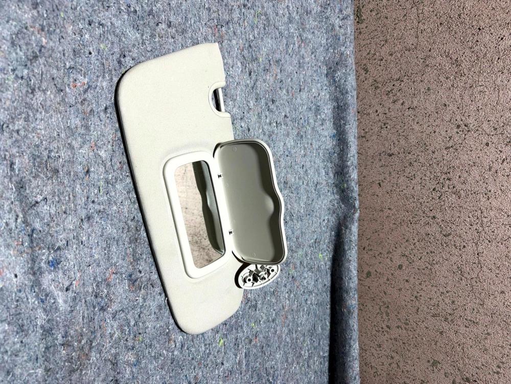 2007-2017 Jeep Patriot Passenger Sun Visor Beige OEM – photo 3