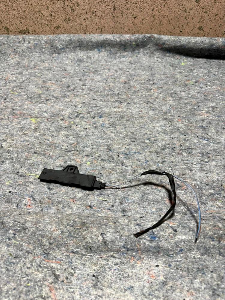 2012 BMW 750 Keyless Comfort Access Antenna Amplifier Module OEM 9220832-02 – photo 1