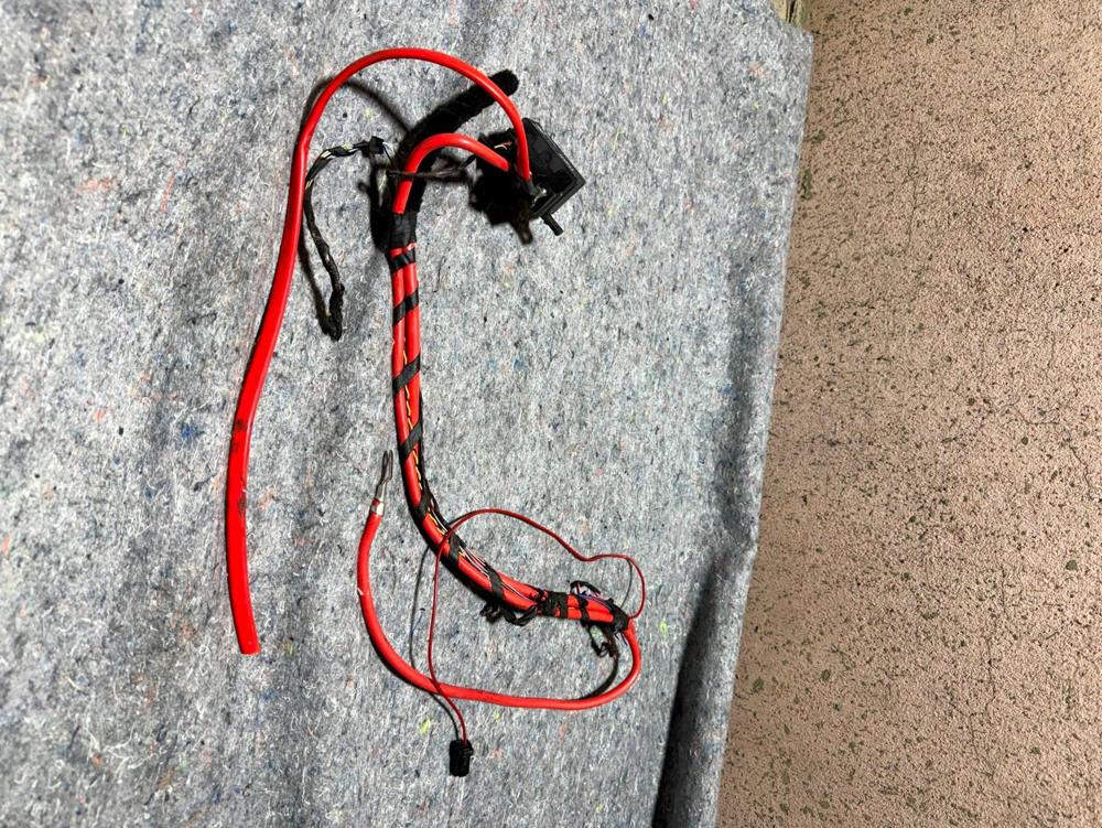 BMW F01 F02 F04 F10 F11 F30 F31 Battery Cable Relay 7661503 / 01 – photo 3