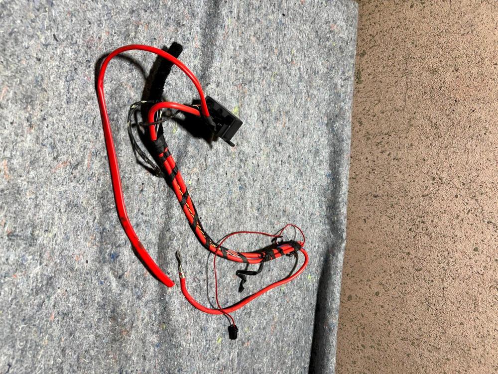 BMW F01 F02 F04 F10 F11 F30 F31 Battery Cable Relay 7661503 / 01 – photo 4
