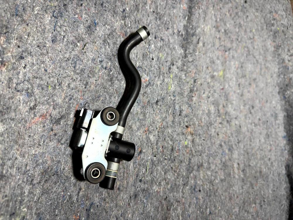 Infiniti Q50 M/t Vapor Canister Vacuum Purge Solenoid Vsv K5T46697 – photo 3