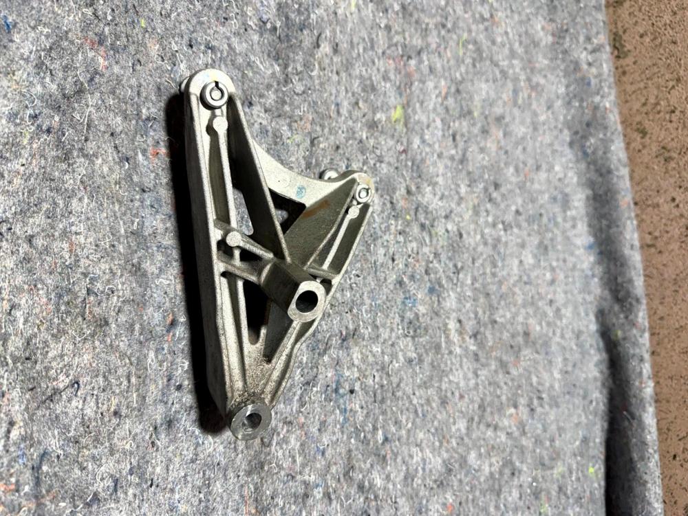 Jeep Wrangler Alternator Mounting Bracket 04627047AA 12-17 16155 – photo 3