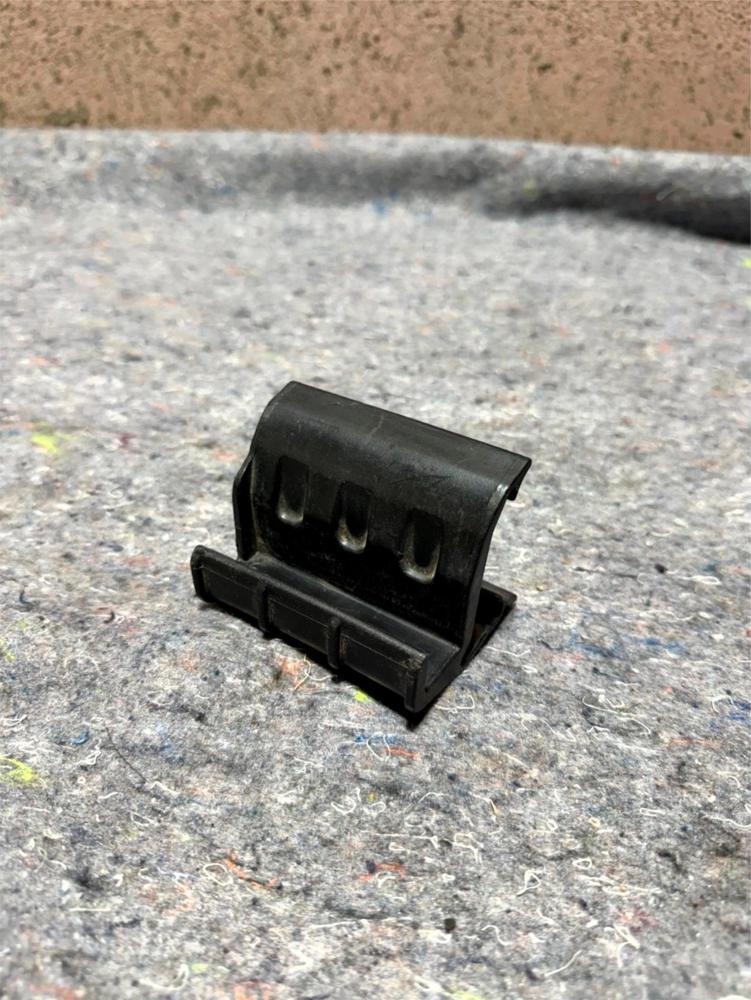 Genuine Mopar Tailgate Bar Retainer Right 55395760AE OEM – photo 1