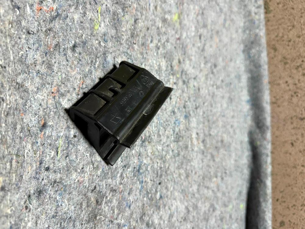 Genuine Mopar Tailgate Bar Retainer Right 55395760AE OEM – photo 3