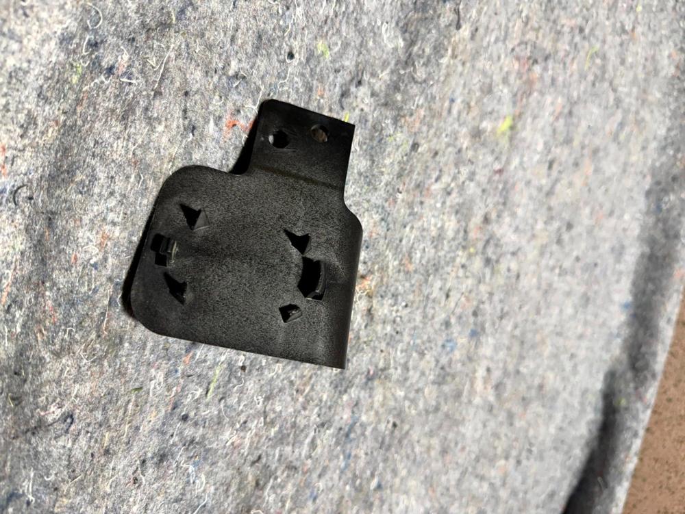 2008-2017 Jeep Patriot Passenger Side Radio Antenna Mount Braket Support OEM – photo 2