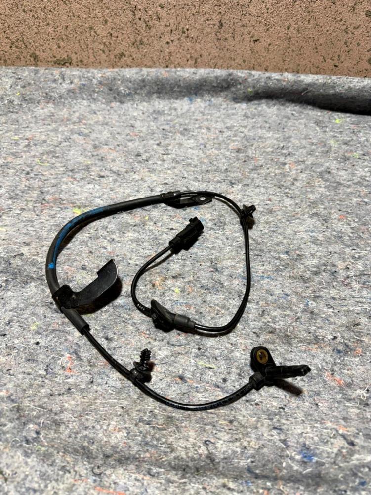 2012-2017 Jeep Compass Patriot Front Right ABS Speed Sensor 05105572AA OEM – photo 1