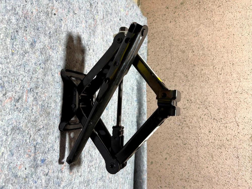 2007-2017 Jeep Patriot OEM Jack Floor Jack with Lug Tool Wrench 86364G05105920AF – photo 2