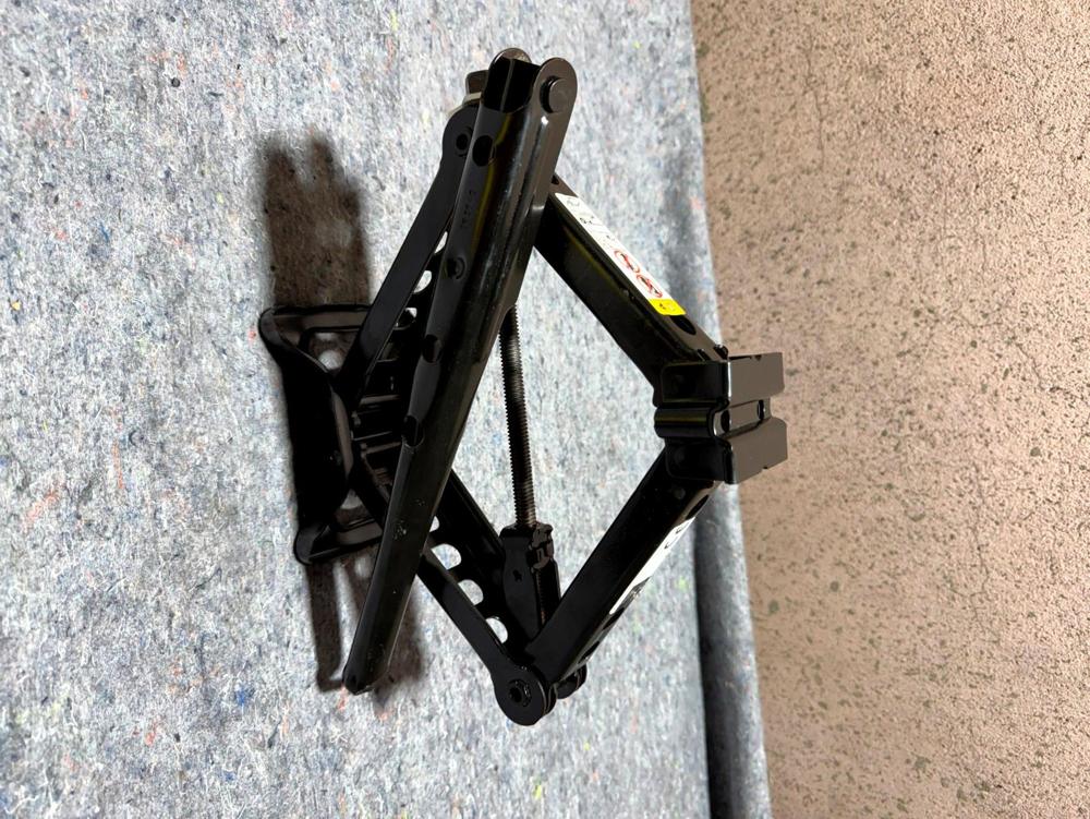 2007-2017 Jeep Patriot OEM Jack Floor Jack with Lug Tool Wrench 86364G05105920AF – photo 3