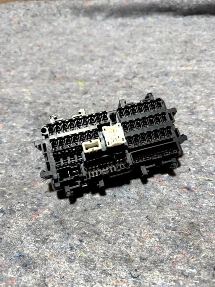 Cabin Fuse Junction Relay Box 252307990A Infiniti Q50 2016-2020 OEM – photo 1