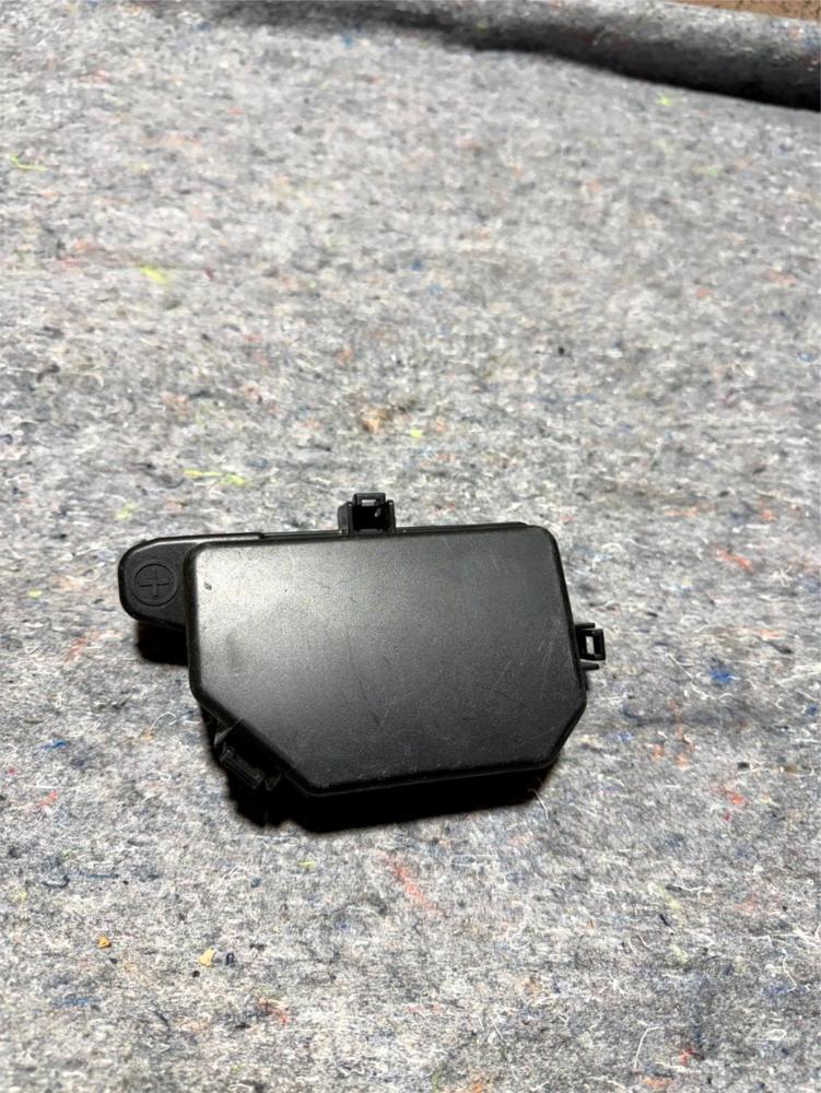 Infiniti Q60 Fuse Relay Battery Junction Box Block Upper Cover OEM 2017-2020 – photo 1