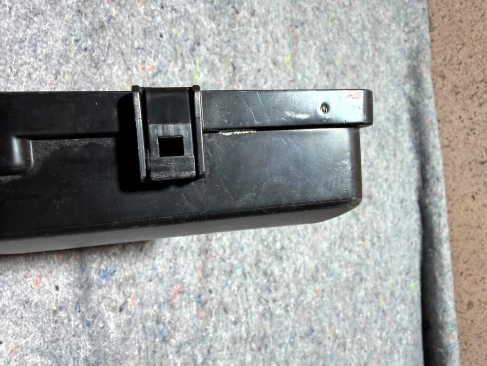 Infiniti Q60 Fuse Relay Battery Junction Box Block Upper Cover OEM 2017-2020 – photo 2