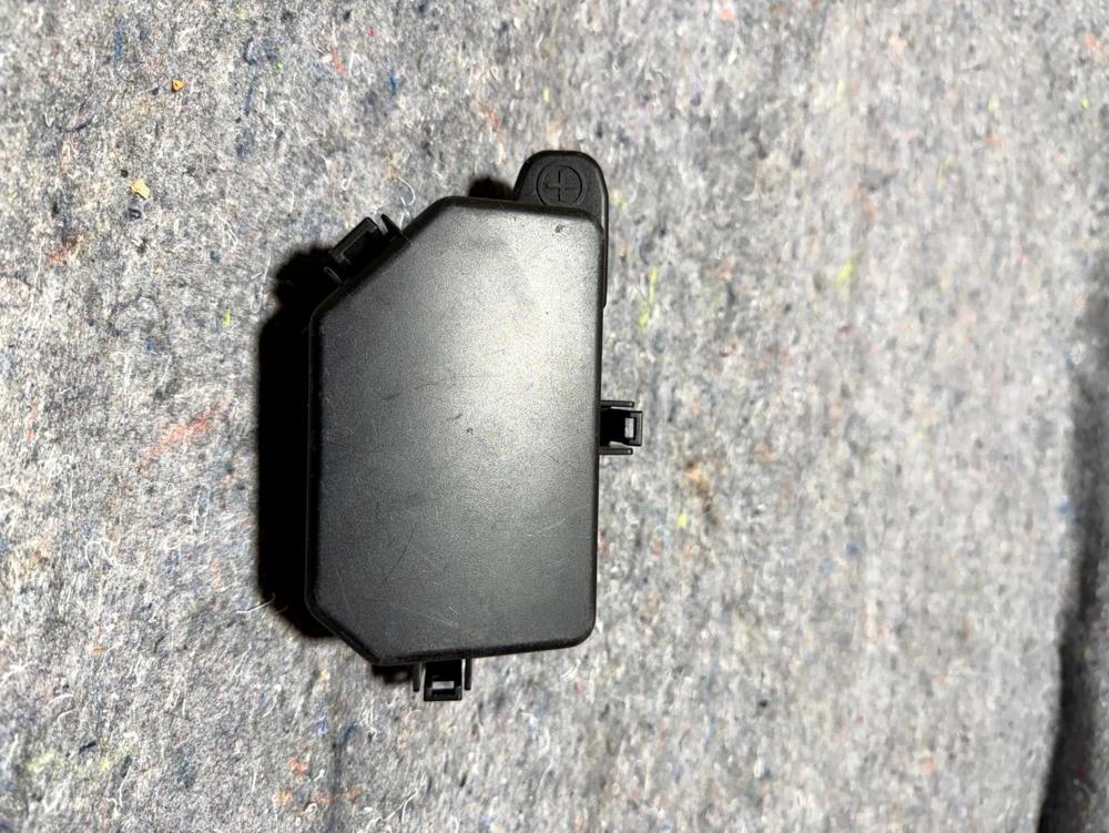 Infiniti Q60 Fuse Relay Battery Junction Box Block Upper Cover OEM 2017-2020 – photo 3