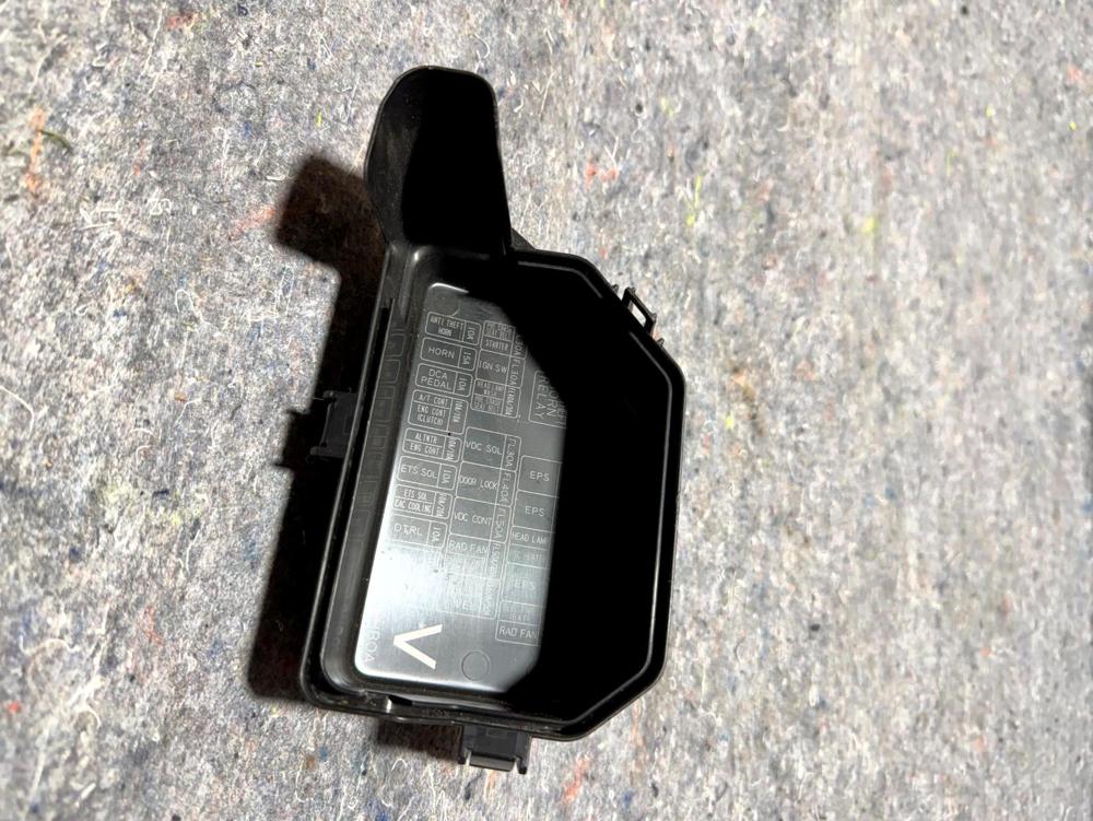 Infiniti Q60 Fuse Relay Battery Junction Box Block Upper Cover OEM 2017-2020 – photo 4