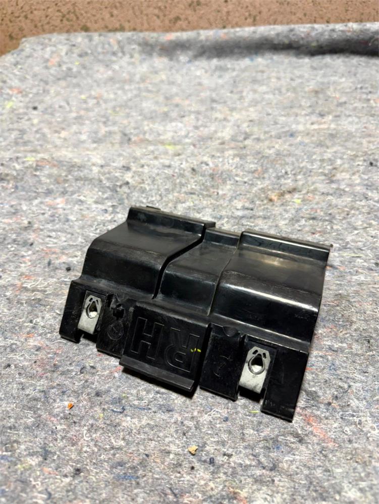 Genuine Mopar 2011-2017 Jeep Compass Patriot Fascia Bracket Right 68082968AB – photo 1