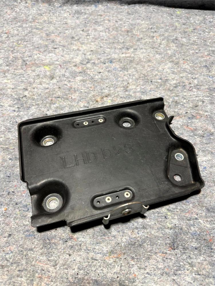 2017-2022 Infiniti Q60 Battery Tray Holdesr Mount Support Bracket OEM 658664GF0A – photo 1