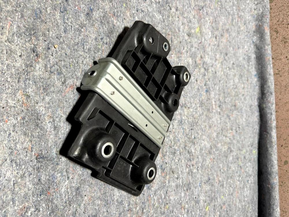 2017-2022 Infiniti Q60 Battery Tray Holdesr Mount Support Bracket OEM 658664GF0A – photo 3