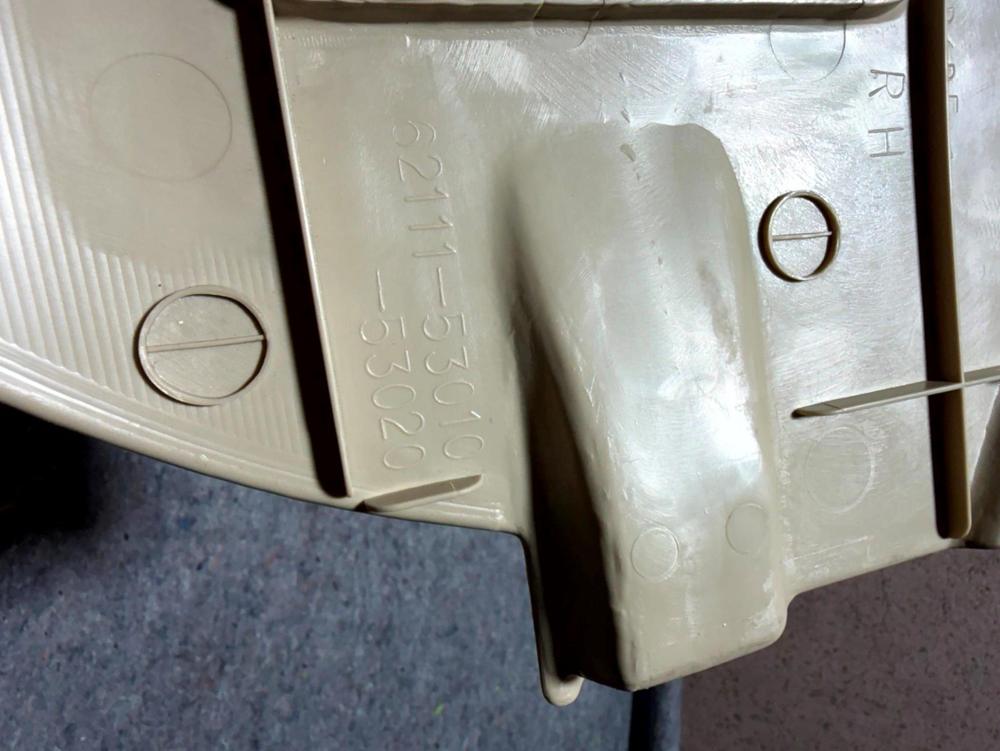01-05 Lexus JCE10 IS300 Tan Front Right Lower Kick Trim Cover 62111-53010 OEM – photo 3