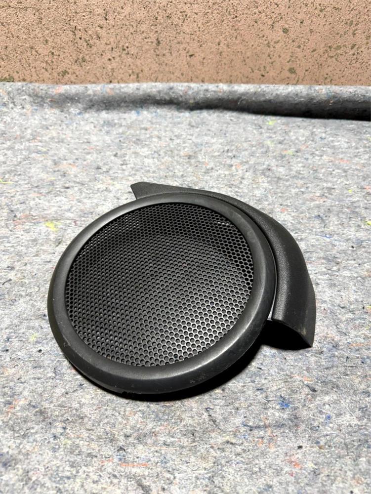 2009-2017 Jeep Patriot Compass Front Left Door Speaker Cover Trim 1AW73TRMAA OEM – photo 1