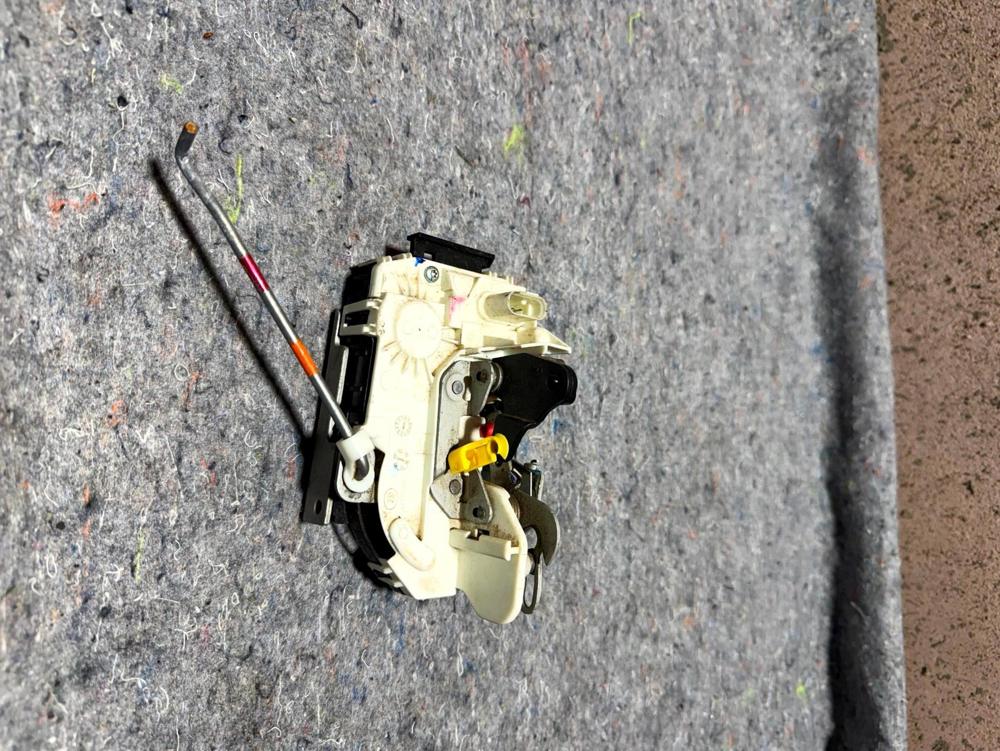 2013-2018 Dodge RAM 1500 Right Rear Passenger Door Lock Actuator OEM P05689650AD – photo 3