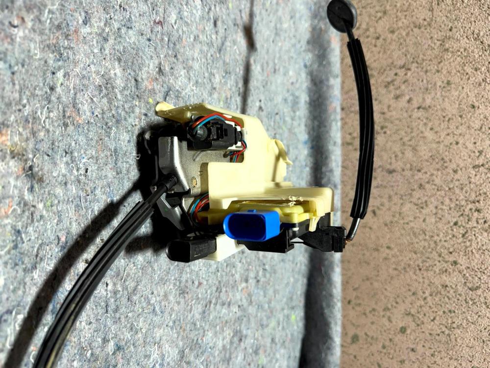 Bentley Flying Spur Front Right Passenger Door Lock Actuator 3W5837013C 06-12 – photo 4