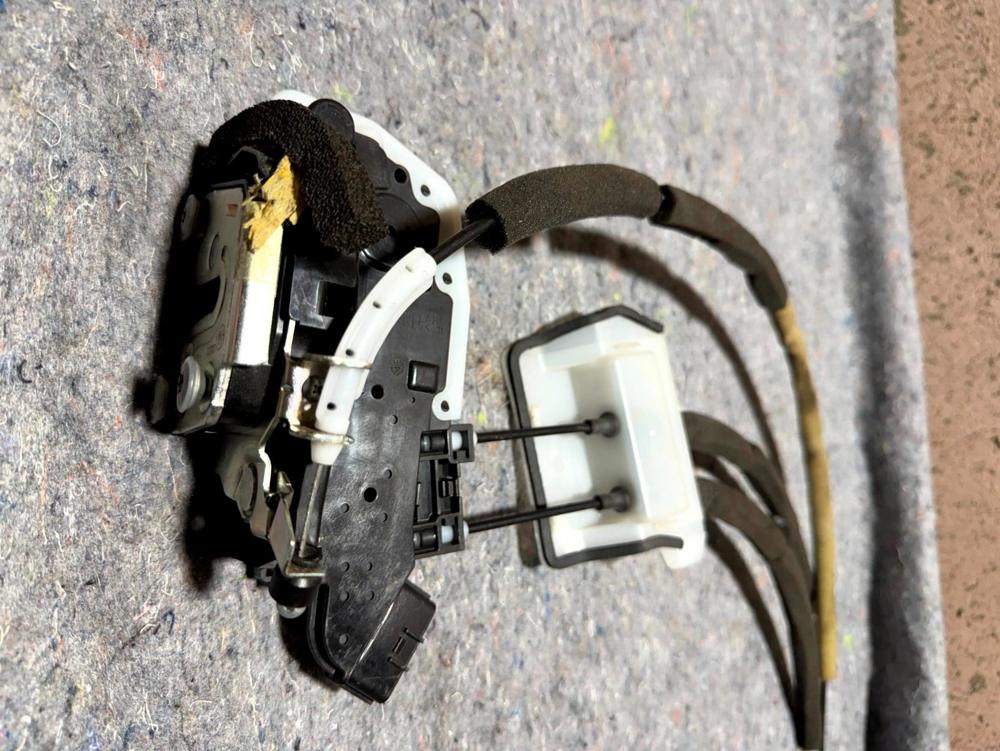 14-22 Infiniti Q50 Front Right Door Lock & Remote Control Actuator – photo 3