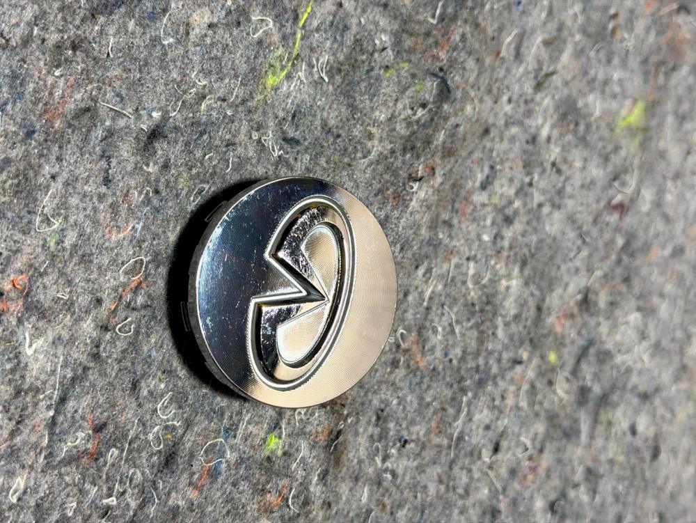 Infiniti Chrome OEM Center Caps 2-1/8" 40343 – photo 2