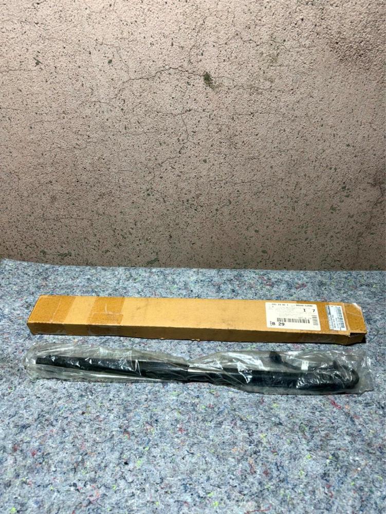 Tailgate Power Trunk Lift Stut Shock Infiniti QX60 2015 2016 - 905603JA0D - OEM – photo 1