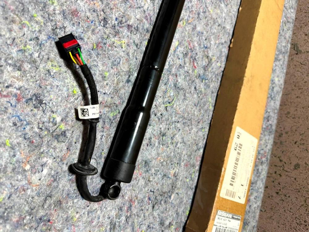 Tailgate Power Trunk Lift Stut Shock Infiniti QX60 2015 2016 - 905603JA0D - OEM – photo 3