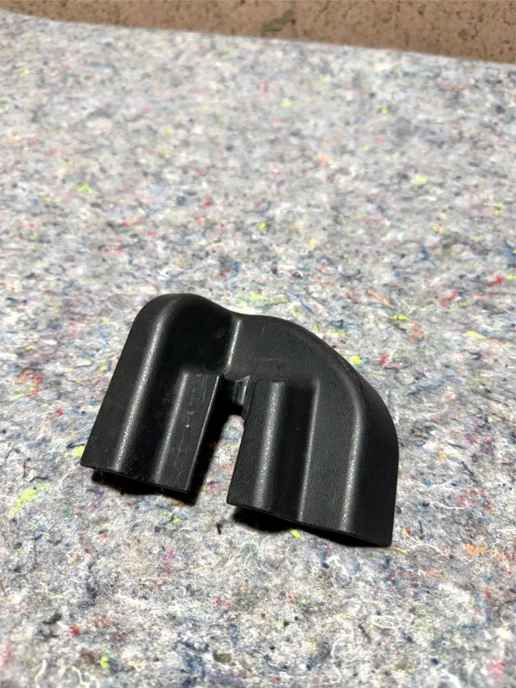 05-10 Toyota Scion Tc Outer Left Seat Track Cover Plastic Black 72157-21020 OEM – photo 1