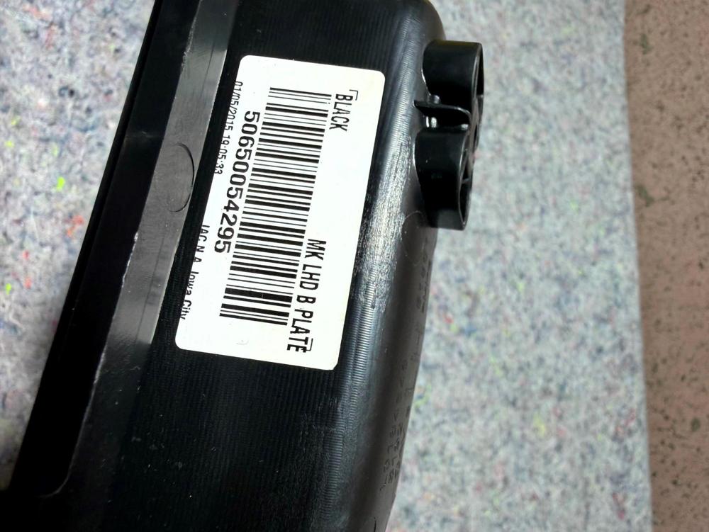 2009 Jeep Patriot Left Driver Rear Door Window Switch W/trim Plate L0164846 – photo 3