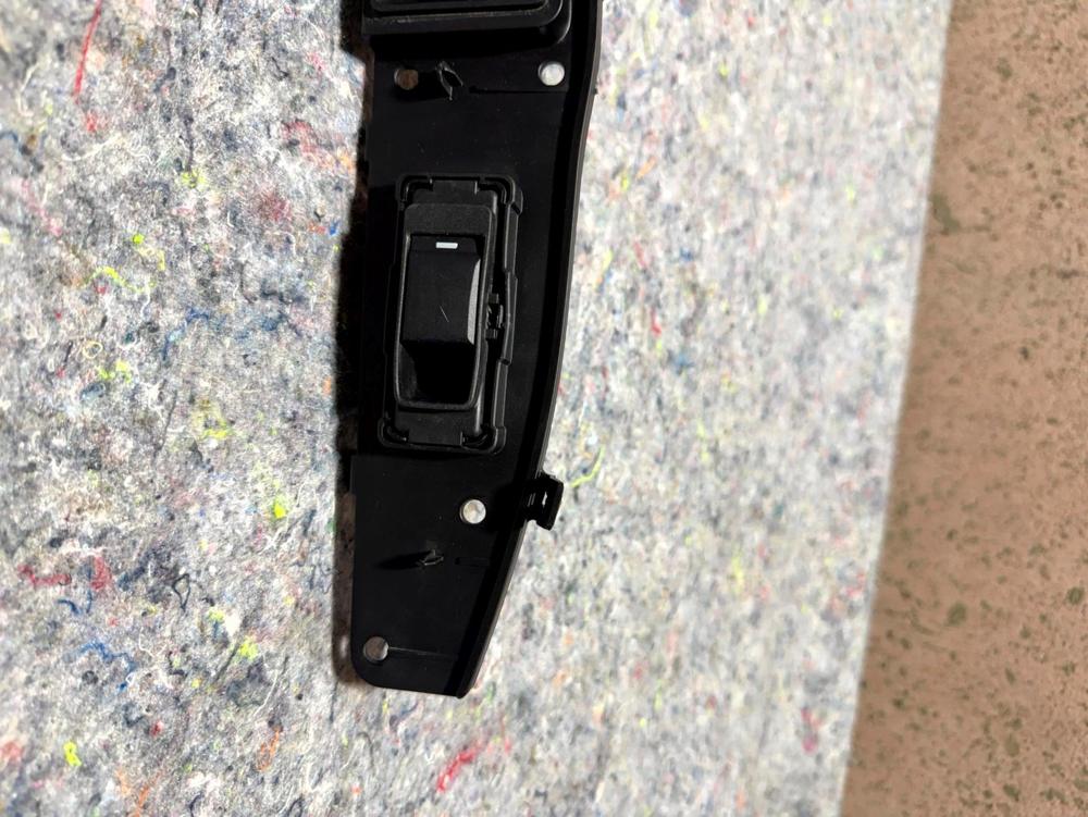 2009 Jeep Patriot Left Driver Rear Door Window Switch W/trim Plate L0164846 – photo 4