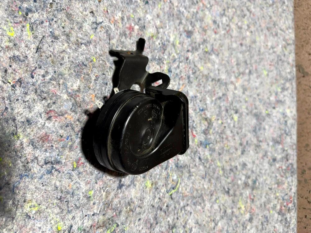 Dodge Grand Caravan Left Side High Tone Horn A046495 OEM – photo 3