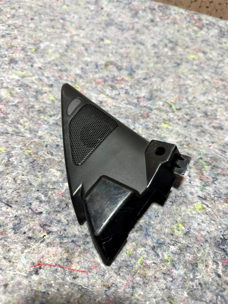 2015 2016 2017 Infiniti Q50 OEM Right Front Door Trim Tweeker Blind Spot Speaker – photo 1
