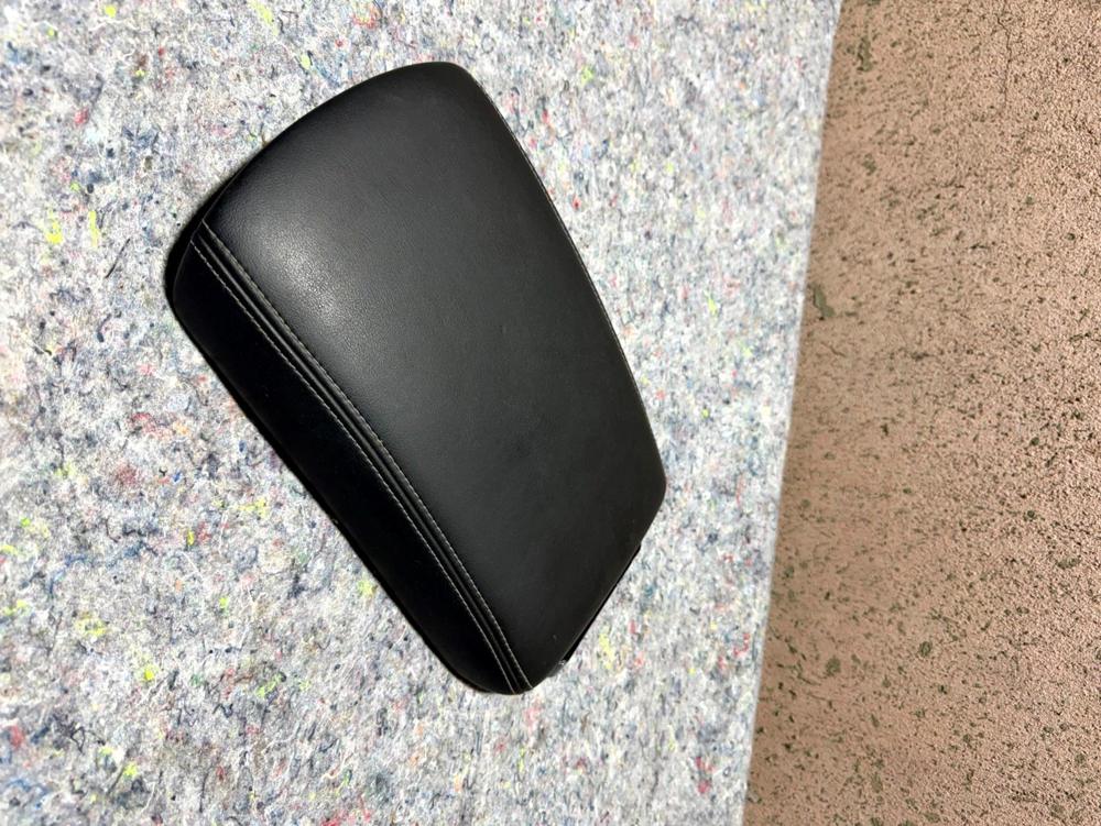 2014-2021 Infiniti Q50 Center Console Black Leather Armrest Lid OEM – photo 3