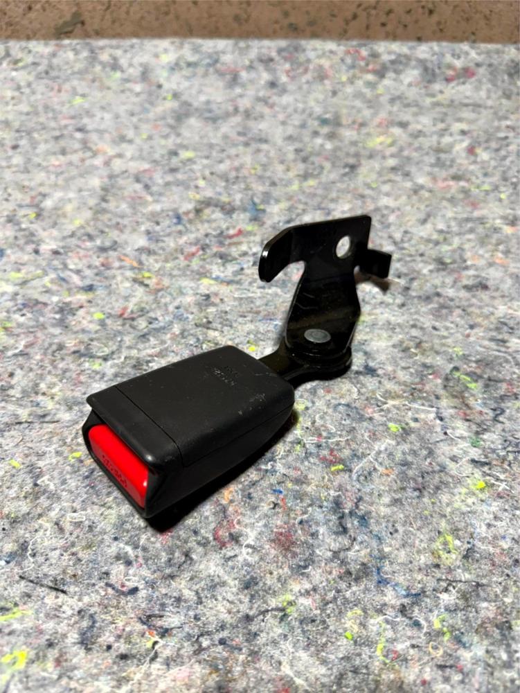 2018-2020 Infiniti Q50 Rear Right Passenger Side Seat Belt Buckle OEM – photo 1