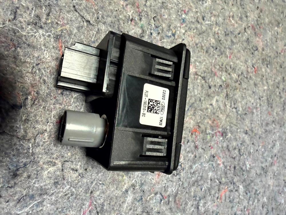 2015-2020 Ford F150 Dash Power Outlet Plug Port AC 110V 400W FL3T-19G310-BC – photo 3
