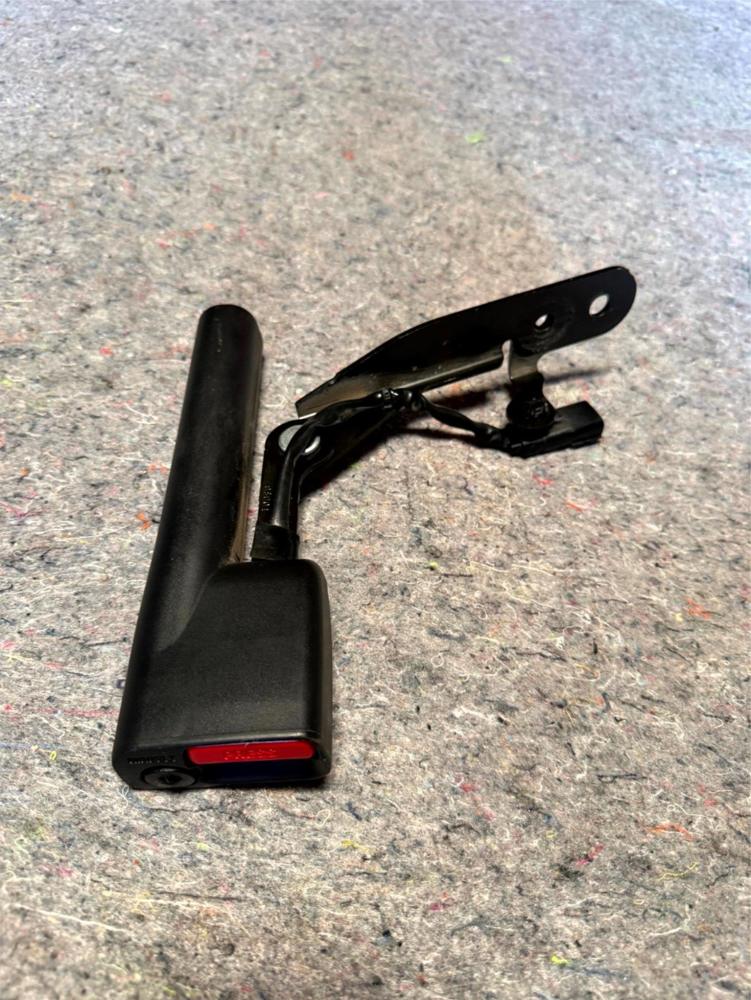 Ford F150 Raptor OEM Rear Left Seat Belt Buckle Receiver FL3B-16613G45-GH – photo 1