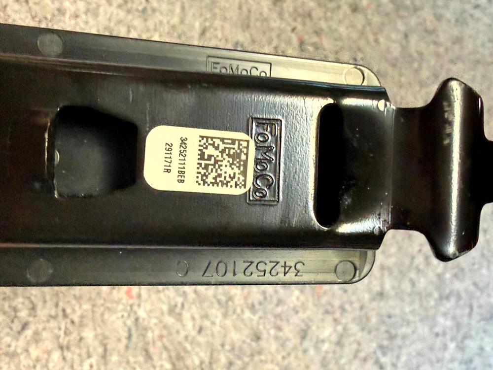 2015-2020 Ford Raptor B Pillar Seat Belt Adjuster Bracket 34252107C OEM – photo 2