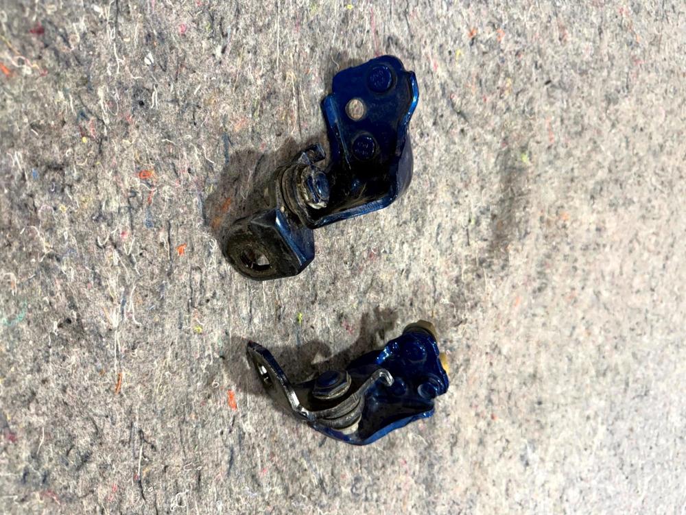 2015-2020 Ford Raptor Rear Right Side Door Hinge Upper and Lower OEM – photo 2