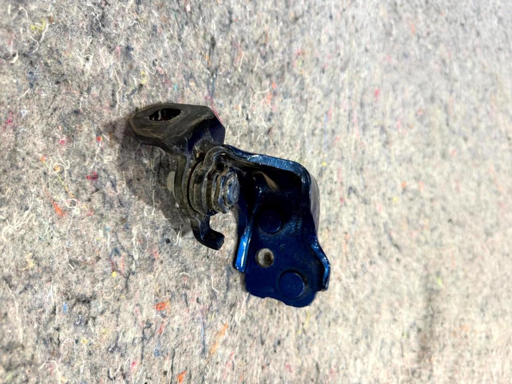 2015-2020 Ford Raptor Rear Left Side Door Hinge Upper and Lower OEM – photo 3
