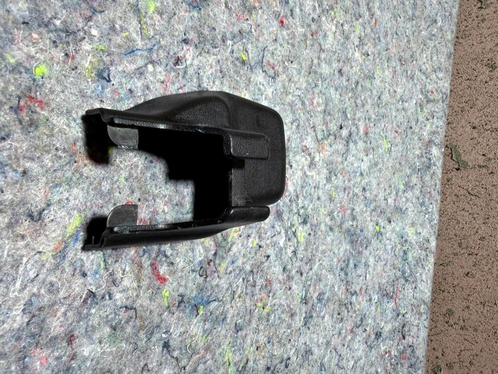 2005-2011 Toyota Tacoma Crew Cab Front Right Seat Track End Cover 72137-AD010 – photo 3
