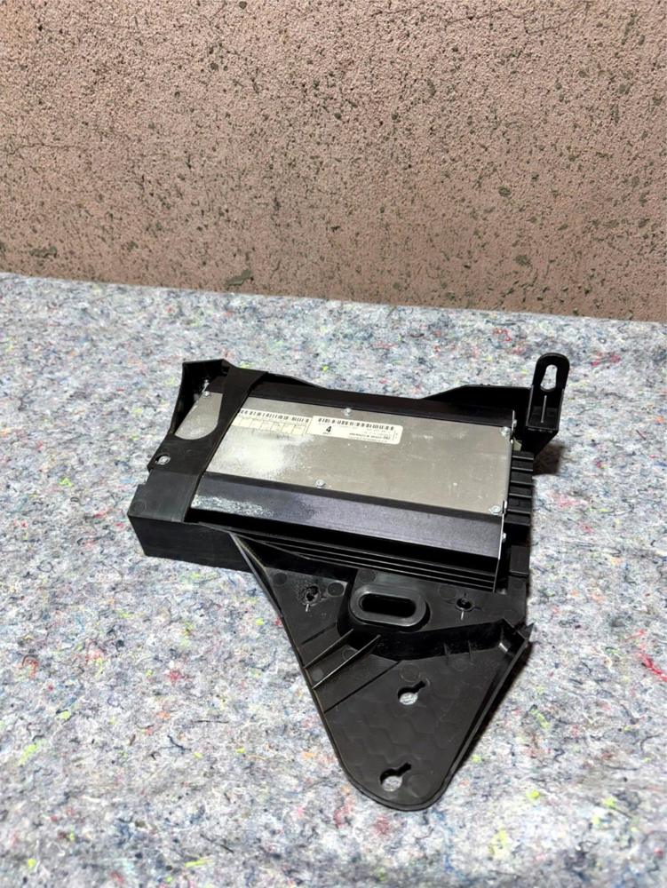 06-08 Bentley Continental Flying Spur Audio Sound System Amplifier OEM 20034691 – photo 1